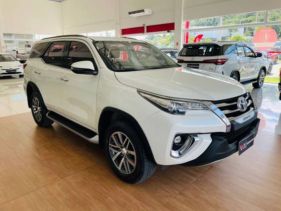 TOYOTA HILUX SW4 2.8 SRX 4X4 16V TURBO INTERCOOLER DIESEL 4P AUTOMÁTICO